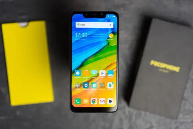 Display con notch del Pocophone F1